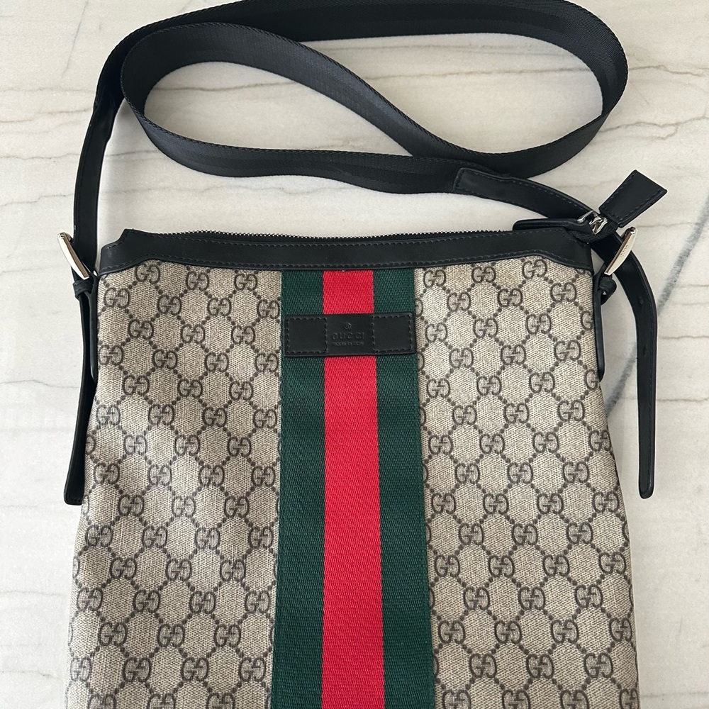 Gucci Beige GG Supreme Crossbody/Messenger with Green & Red Web Stripe - UNISEX